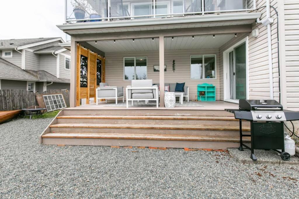 Lovely 2 Bedroom Suite Steps From The Beach Виктория Экстерьер фото