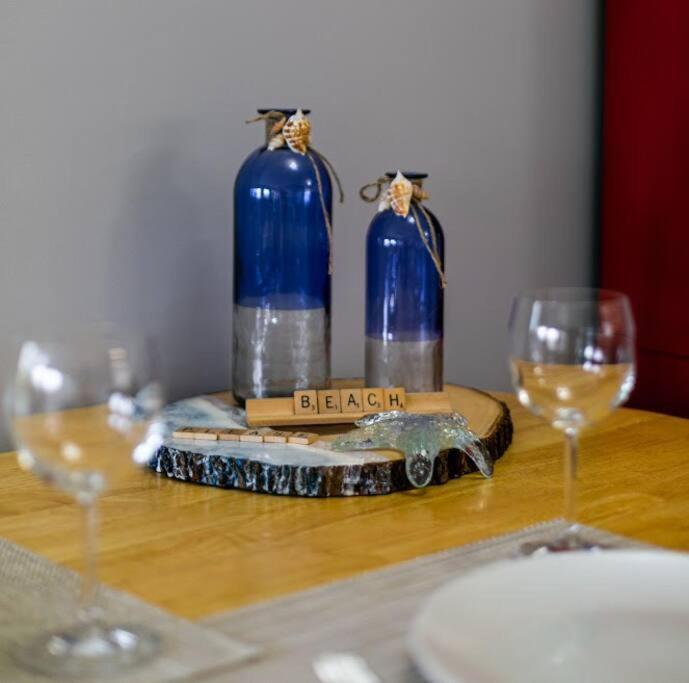 Lovely 2 Bedroom Suite Steps From The Beach Виктория Экстерьер фото